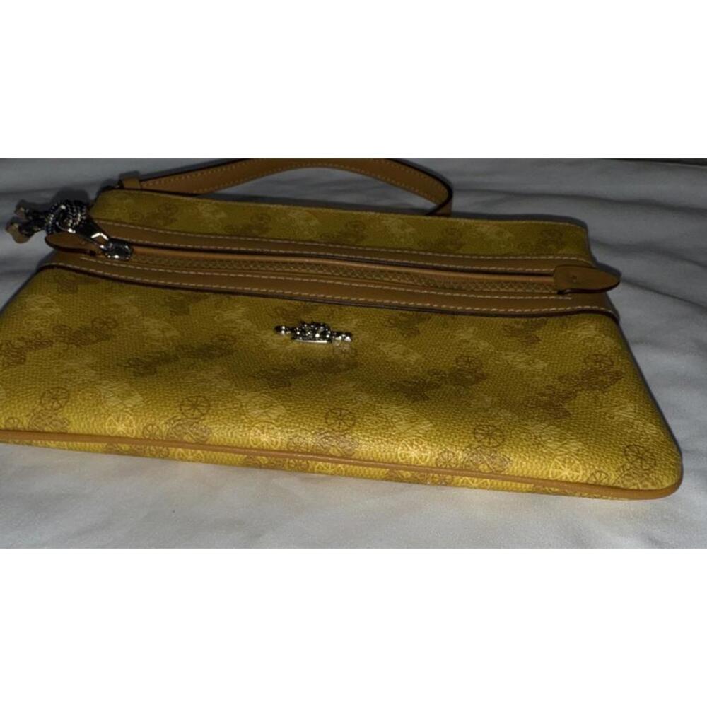 Coach Gallery Pouch With Horse And Carriage Print Yellow - Picture 5 of 7
